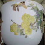 particolare portavaso con rose gialle e uccelli stile orientale1